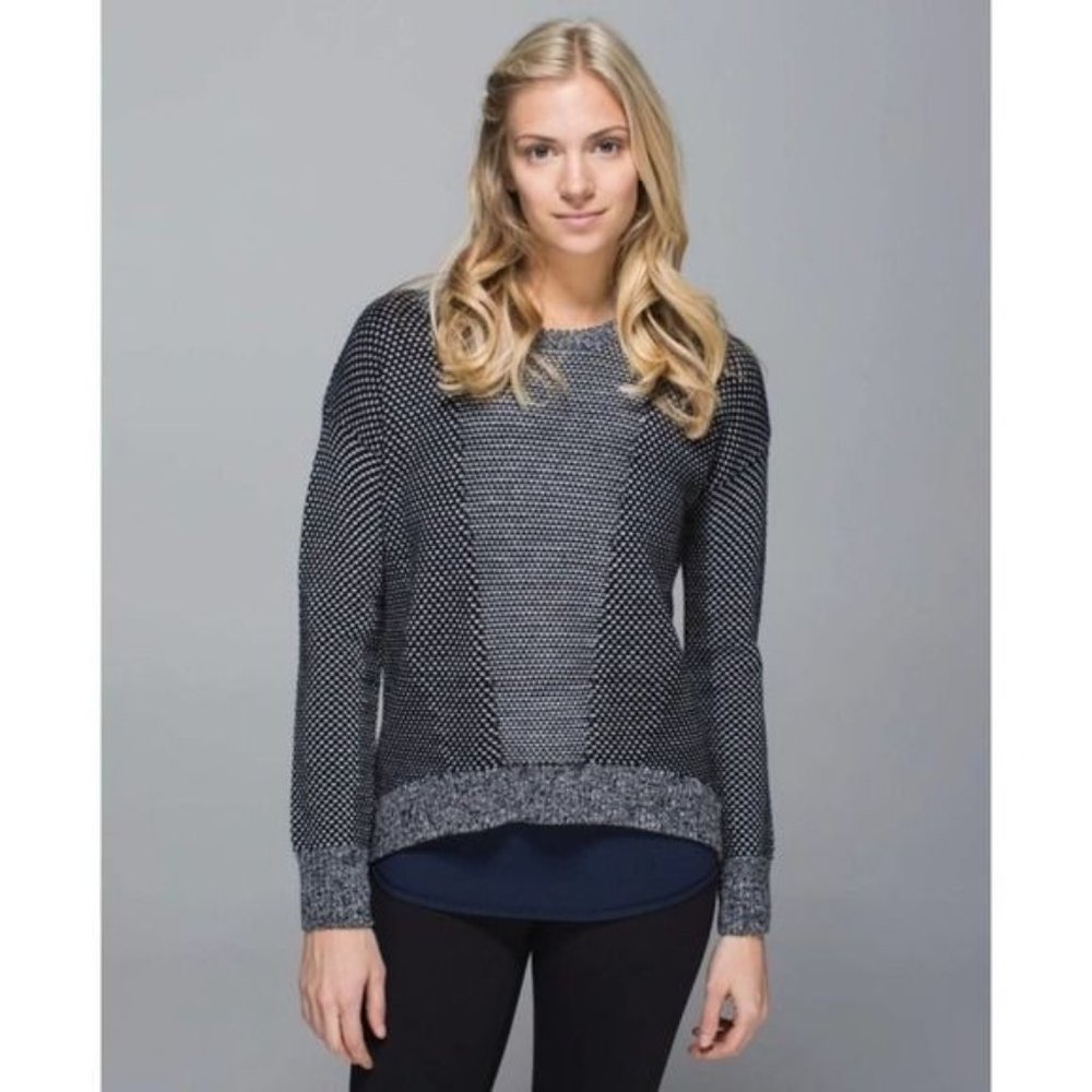 Lululemon Yogi Crew Gray Black 100% Merino Wool Sweater Thumb Holes Size 4